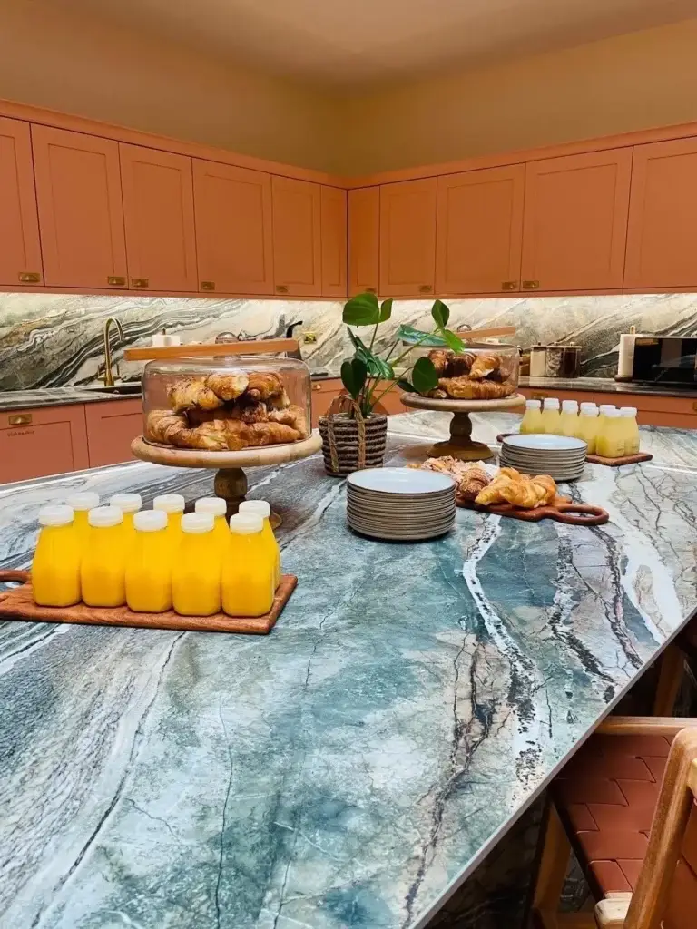 Serving island in Royal Peacock porcelain