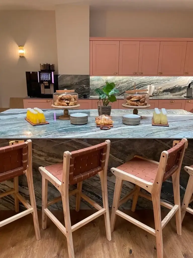 Counter, splashback and seating
