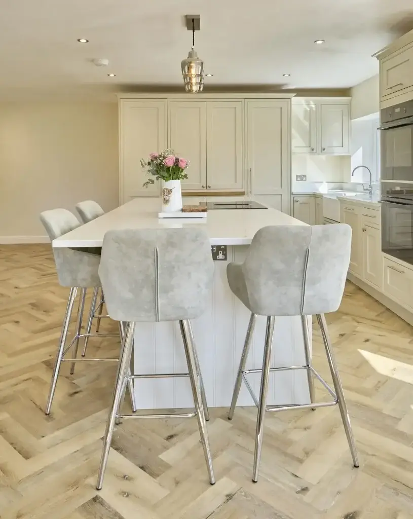 Island and stools